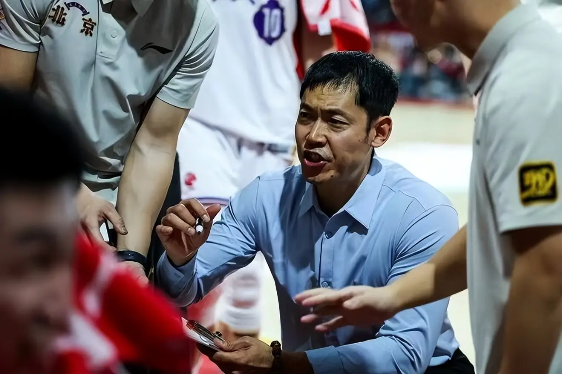 PG电子游戏-获泰伦卢BUFF后终输球，第8位下课主帅即将诞生，球迷：杨鸣快来