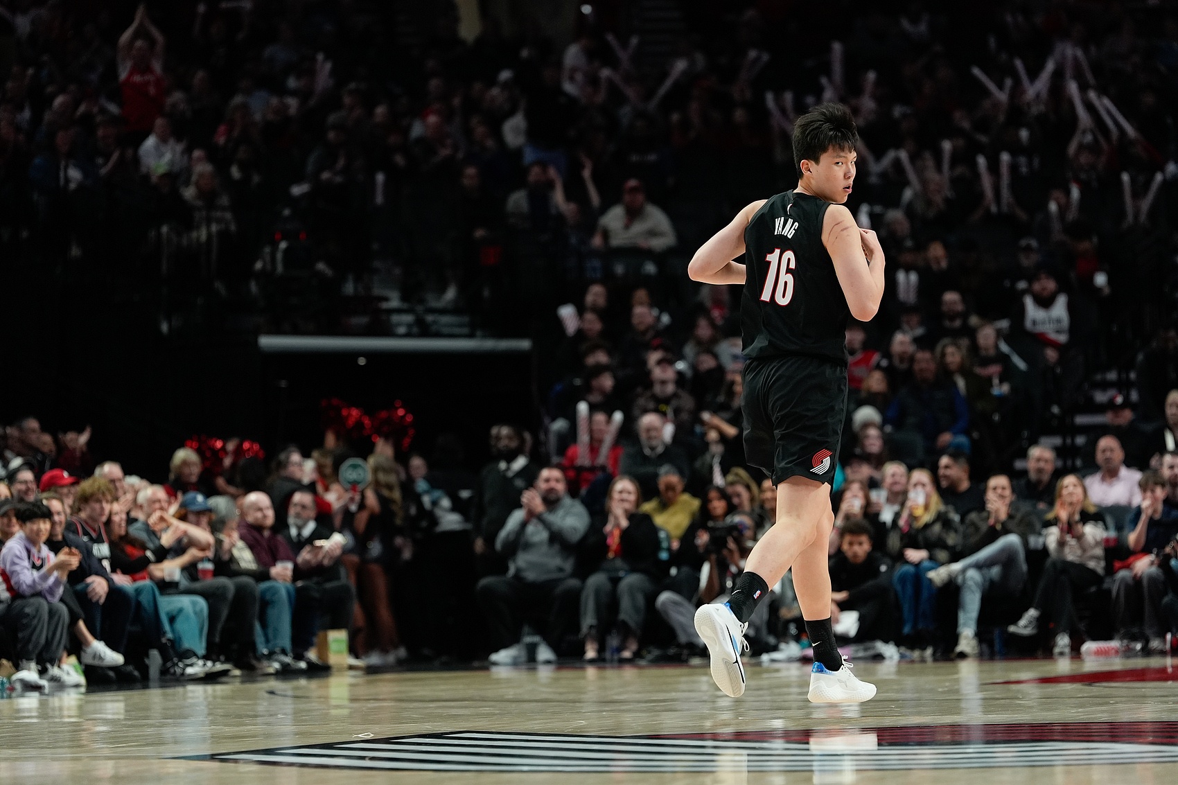 PG电子官网-准备回去打混音季后赛吧…杨瀚森本场被DNP 赛季第20次被DNP